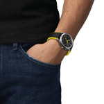 Montre TISSOT T-SPORT PR100 TOUR DE FRANCE homme cadran noir bracelet acier inoxydable - vue porté 1