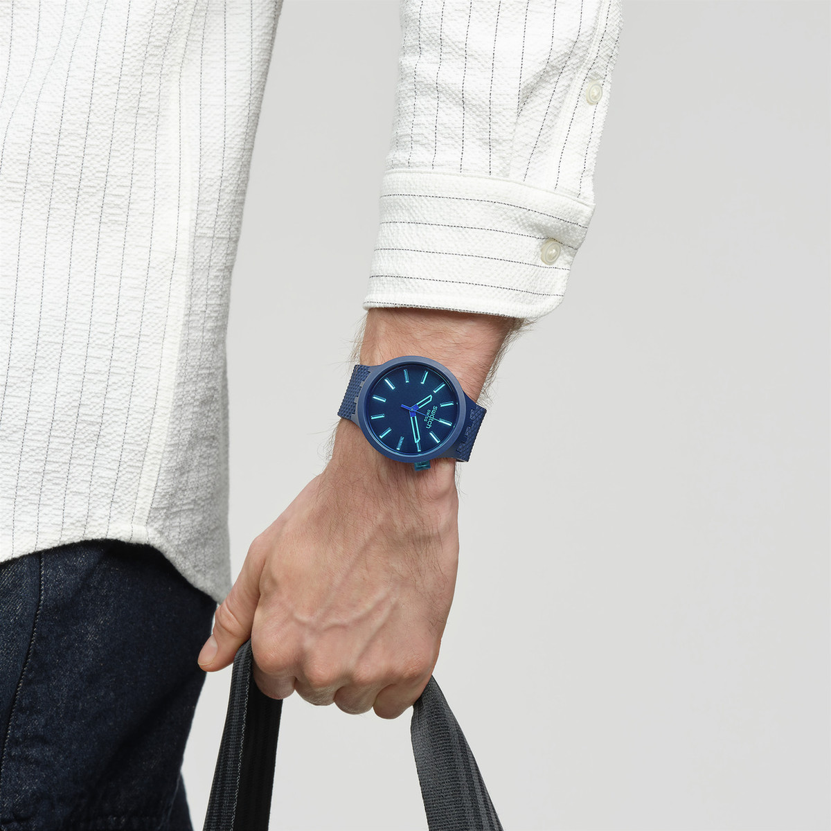 Watch SWATCH Big bold biosourced Indigo glow man strap material biosource blue - view worn 1