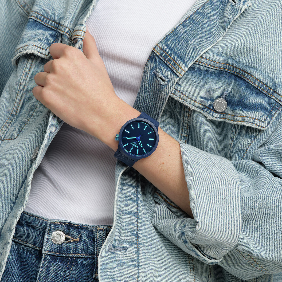 Watch SWATCH Big bold biosourced Indigo glow man strap material biosource blue - view worn 2