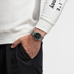 Montre SWATCH New irony Night flight chrono homme bracelet acier inoxydable gris - vue porté 1