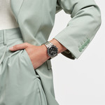 Montre SWATCH New irony Night flight chrono homme bracelet acier inoxydable gris - vue porté 2