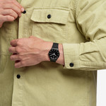 Montre SWATCH New gent biosourced Mono black homme bracelet matériau biosourcé noir - vue porté 1