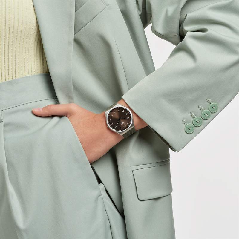 Montre SWATCH Skin irony 42 Skinearth homme bracelet caoutchouc vert - vue porté 2
