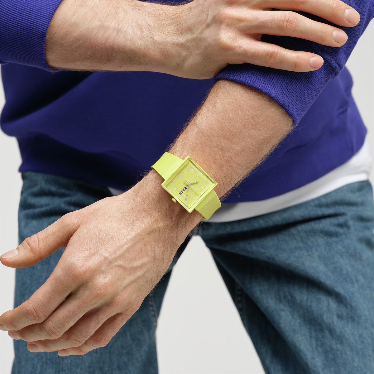 Montre SWATCH Square bioceramic What if lemon? homme bracelet matériau biosourcé jaune - vue porté 1
