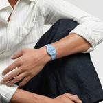 Montre SWATCH Gent biosourced Trendy lines in the sky homme bracelet silicone bleu - vue porté 1