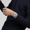 Montre SWATCH Gent bioceramic Frozen waterfall homme bracelet silicone bleu - vue Vporté 2