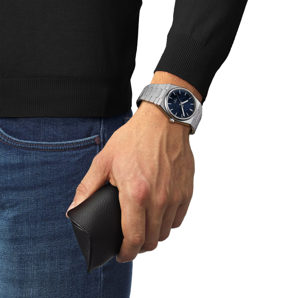 Montre TISSOT PRX UFO Robot Goldorak Edition limitée homme automatique cadran bleu, bracelet acier inoxydable - vue porté 1