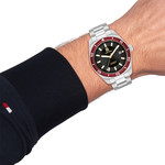 Montre TOMMY HILFIGER th 85 automatic homme analogique, - vue porté 1