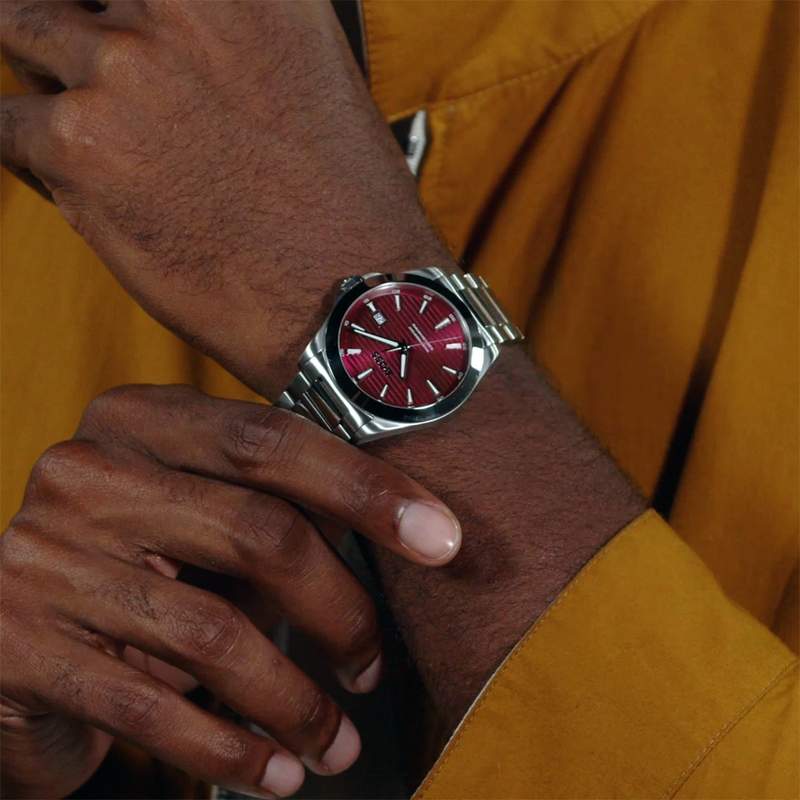 Montre BOSS strike homme bracelet acier - vue porté 1