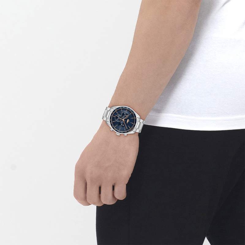 Montre LACOSTE boston homme bracelet acier - vue porté 1
