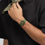 Montre SWATCH essentials homme bracelet matériau biosourcé vert - vue porté 1