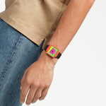 Montre SWATCH break free homme bracelet matériau biosourcé noir - vue porté 2