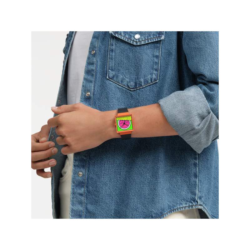 Montre SWATCH break free homme bracelet matériau biosourcé noir - vue porté 5
