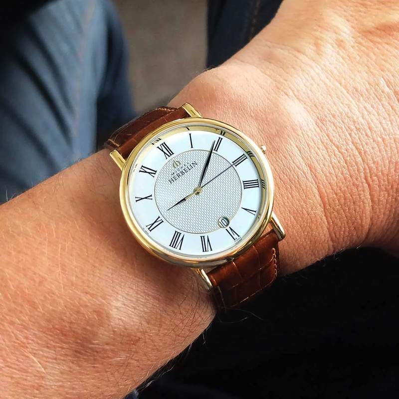 Montre MICHEL HERBELIN classiques homme bracelet cuir - vue porté 1