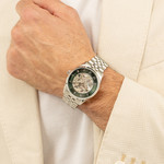 Montre BOSS Principle Skeleton homme cadran vert bracelet acier - vue porté 1
