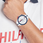 Montre TOMMY HILFIGER Bank homme blanc bracelet silicone - vue porté 1