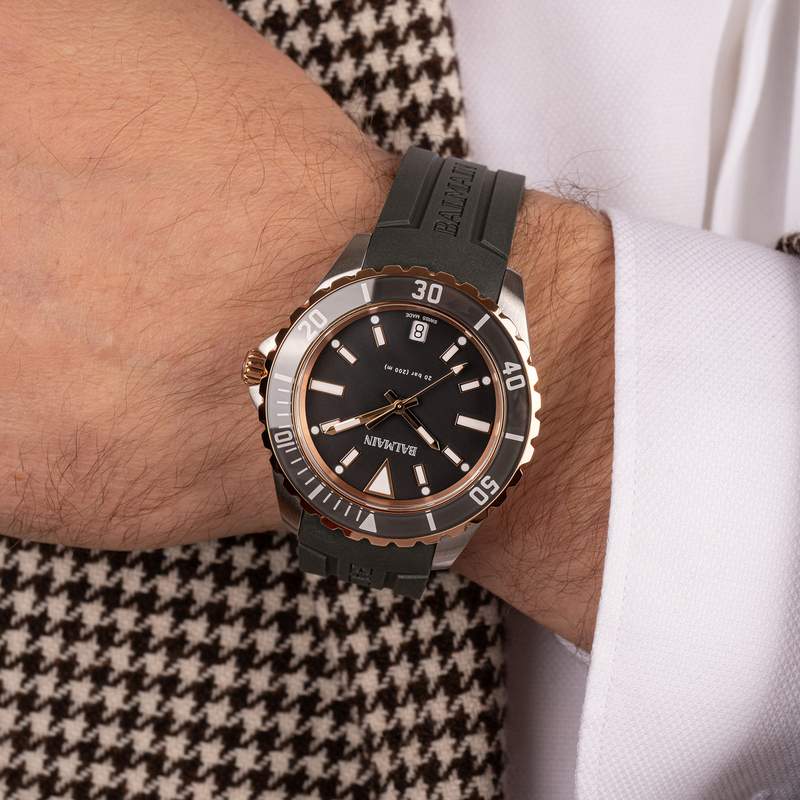 Montre BALMAIN ophrys homme bracelet caoutchouc gris - vue porté 1