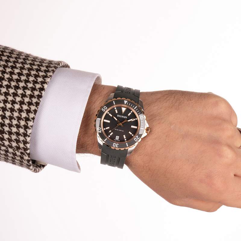 Montre BALMAIN ophrys homme bracelet caoutchouc gris - vue porté 2
