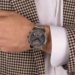 Montre BALMAIN madrigal homme bracelet acier inoxydable gris - vue porté 1