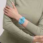 Montre SWATCH scubaqua homme cadran bleu bracelet caoutchouc bleu - vue porté 2