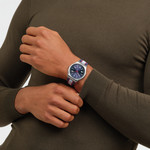 Montre SWATCH essentials homme cadran bleu bracelet textile bleu - vue porté 1