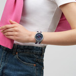 Montre SWATCH essentials homme cadran bleu bracelet textile bleu - vue porté 2