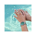 Montre SWATCH essentials homme cadran vert bracelet textile vert - vue porté 4