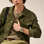 Montre FOSSIL autocross homme bracelet acier inoxydable bicolore - vue porté 2