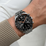 Montre CLUSE ARAVIS Homme cadran noir bracelet acier inoxydable gris clair - vue porté 1