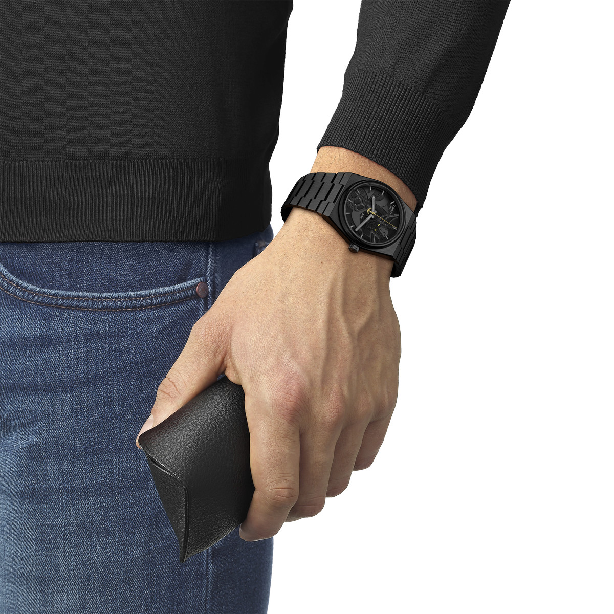 Montre tissot goldorak homme automatique, cadran noir, bracelet acier inoxydable noir - vue porté 1