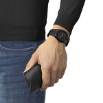 Montre tissot goldorak homme automatique, cadran noir, bracelet acier inoxydable noir - vue porté 1