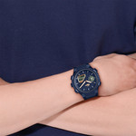 Montre LACOSTE lc33 homme bracelet silicone bleu - vue porté 1