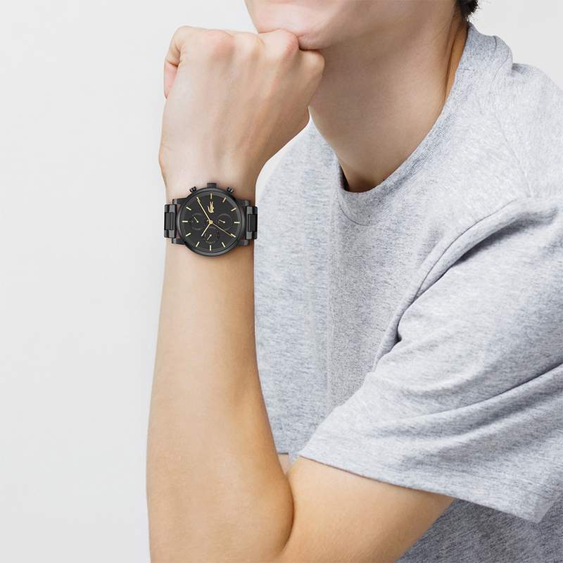 Montre LACOSTE replay homme bracelet acier inoxydable noir - vue porté 1