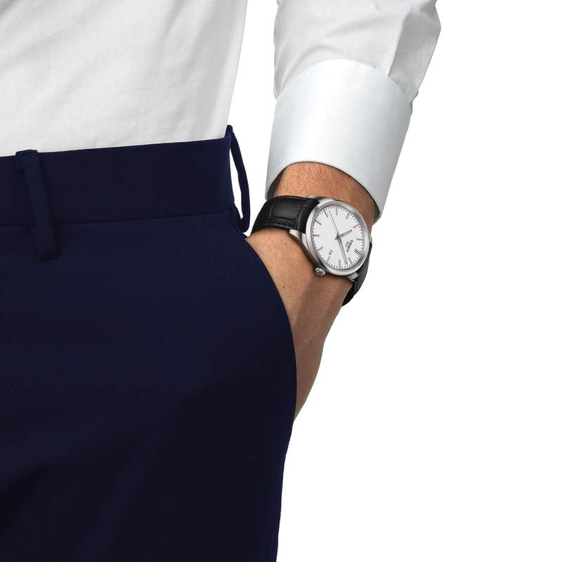 Montre TISSOT pr100 homme bracelet cuir noir - vue porté 1