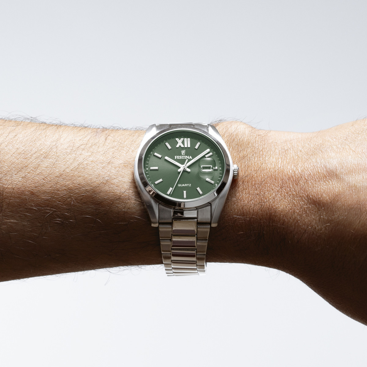 Montre FESTINA homme bracelet acier inoxydable - vue porté 1