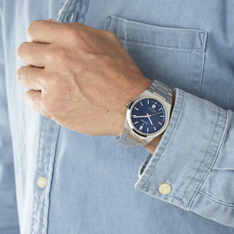 Montre FESTINA swiss made homme bracelet acier inoxydable - vue porté 2