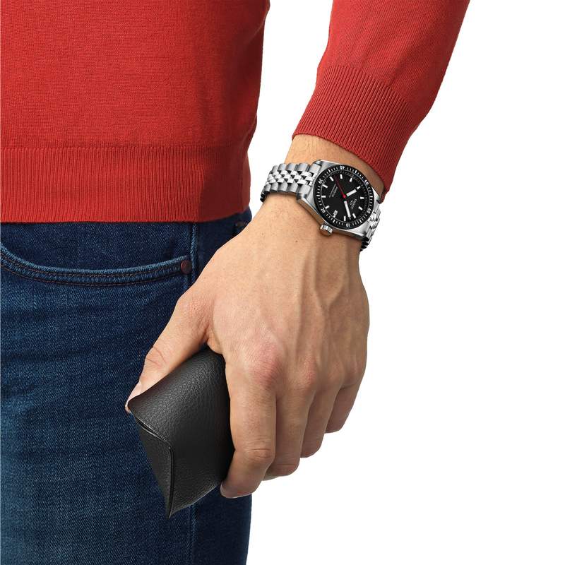 Montre TISSOT pr516 homme automatique, bracelet acier inoxydable - vue porté 1