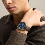Montre FOSSIL pearson homme bracelet cuir marron - vue porté 1