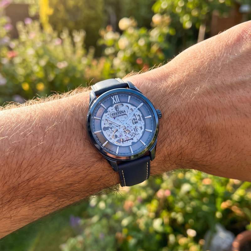 Montre FESTINA homme bracelet cuir bleu - vue porté 1