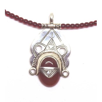 Collier touareg déesse rouge tradition berbère