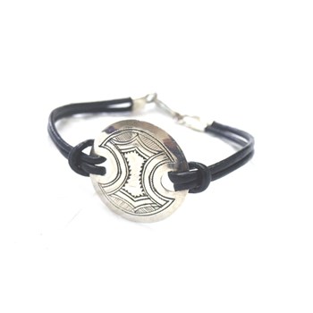 Bracelet cuir et plaque ronde en argent grave motifs berbères