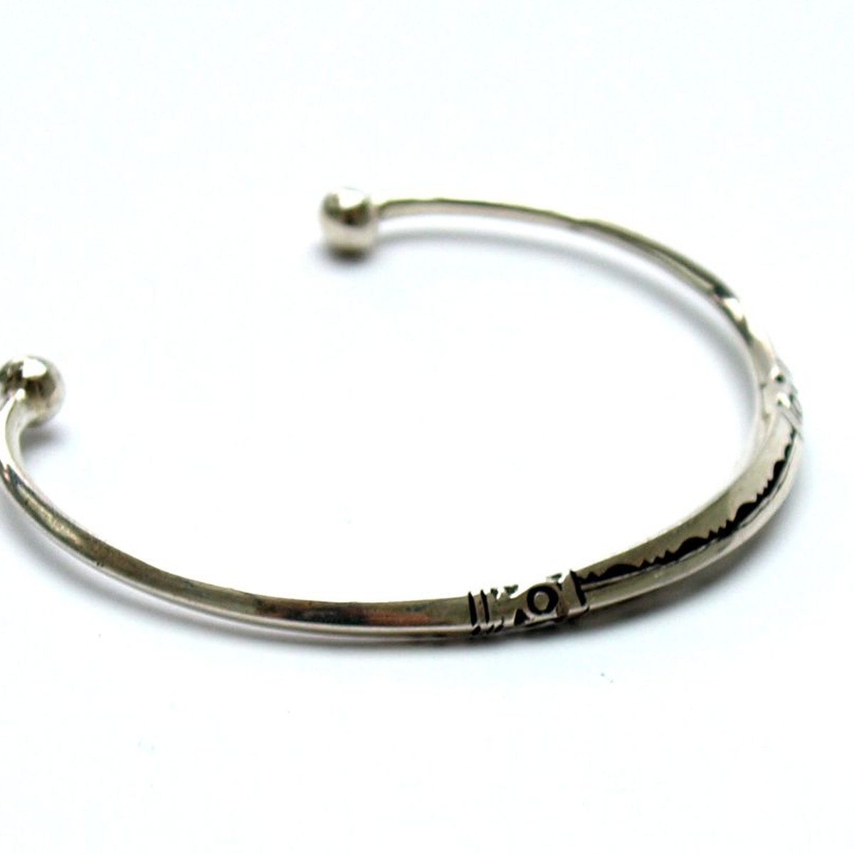 Bracelet rigide touareg angle en argent - vue V2