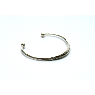 Bracelet rigide touareg angle en argent - vue V2