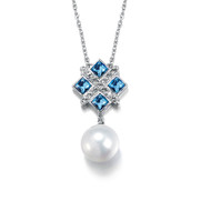 Pendentif Perle Blanche orné de cristaux de Swarovski Bleu