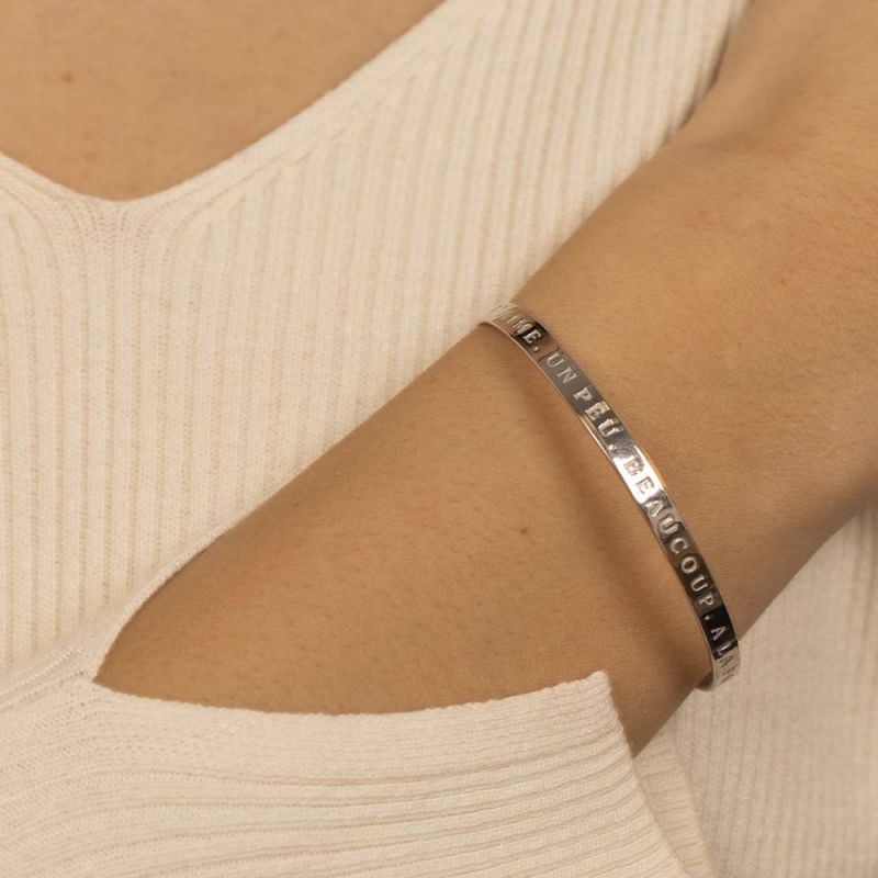 'JE T'AIME, UN PEU, BEAUCOUP, A LA FOLIE' bracelet jonc argenté à message - vue 2