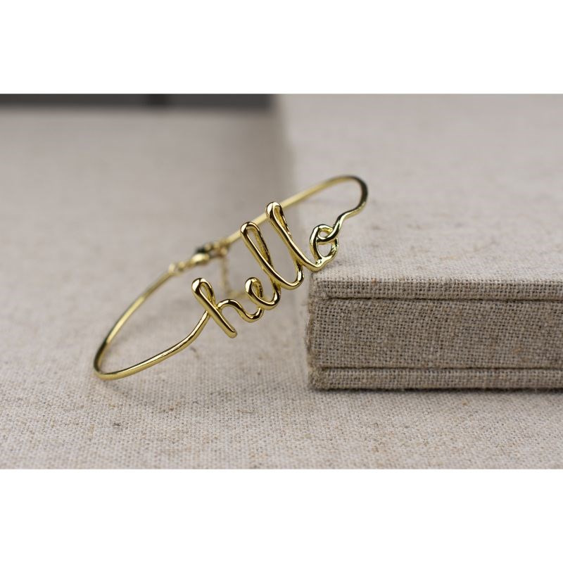 'HELLO' Bracelet jonc en fil lettering doré à message - vue 4