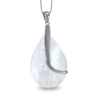 Bijou nacre en pendentif sur virgule d'argent