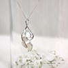 Pendentif feuillage de nacre blanche sertie argent 925 - vue V3