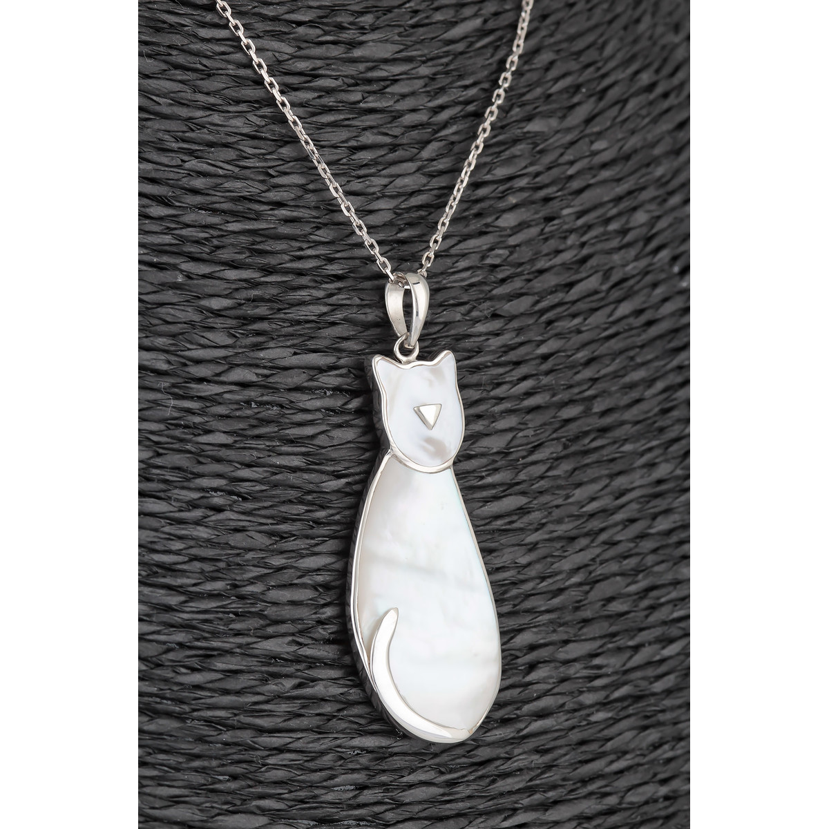 Pendentif de nacre blanche sertie d'argent en forme de chat - vue 3