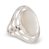 cadeau femme original-Bague cabochon de nacre blanche ovale sur nid d' argent-
